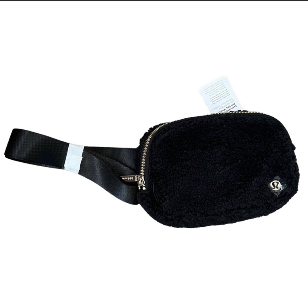 NWT Lululemon Everywhere Fleece Black Fanny Pack Purse - In Hand